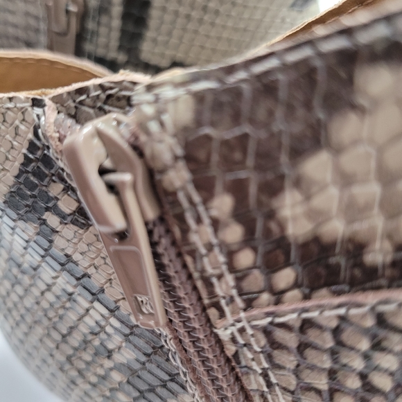 NWT Lucky Brintly Leather Waterproof Bootie 9.5 - Picture 9 of 11